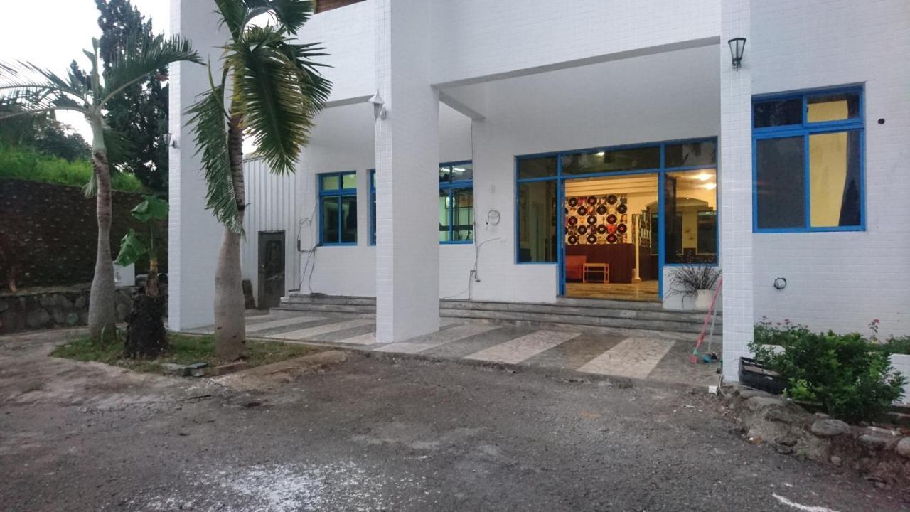 Super White Hotel Taitung Exterior photo