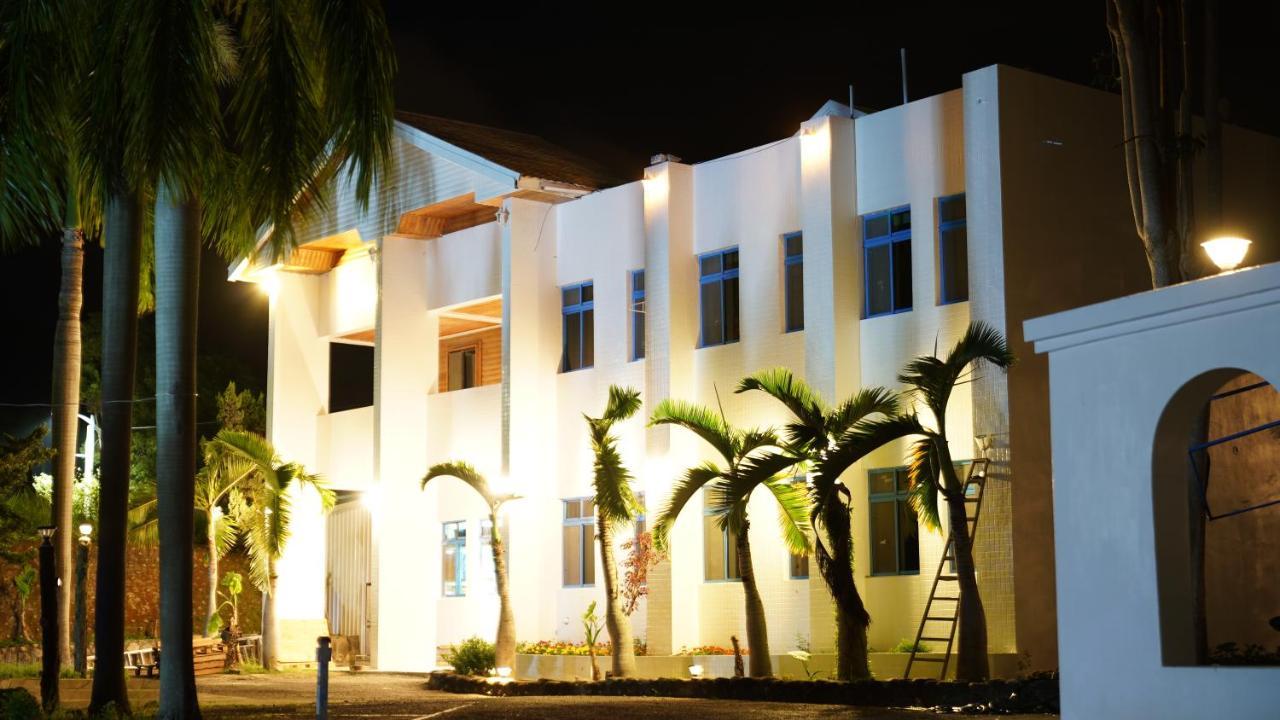 Super White Hotel Taitung Exterior photo