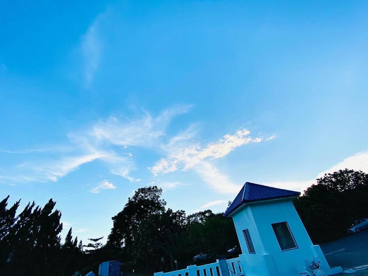 Super White Hotel Taitung Exterior photo